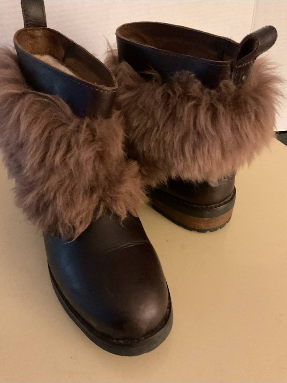 UGG women Brown Leather fur short classic Boots US 9